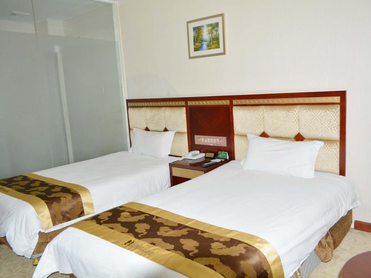 Greentree Alliance Guangxi Hezhou Babu District Lingfeng Square Hotel Exterior photo