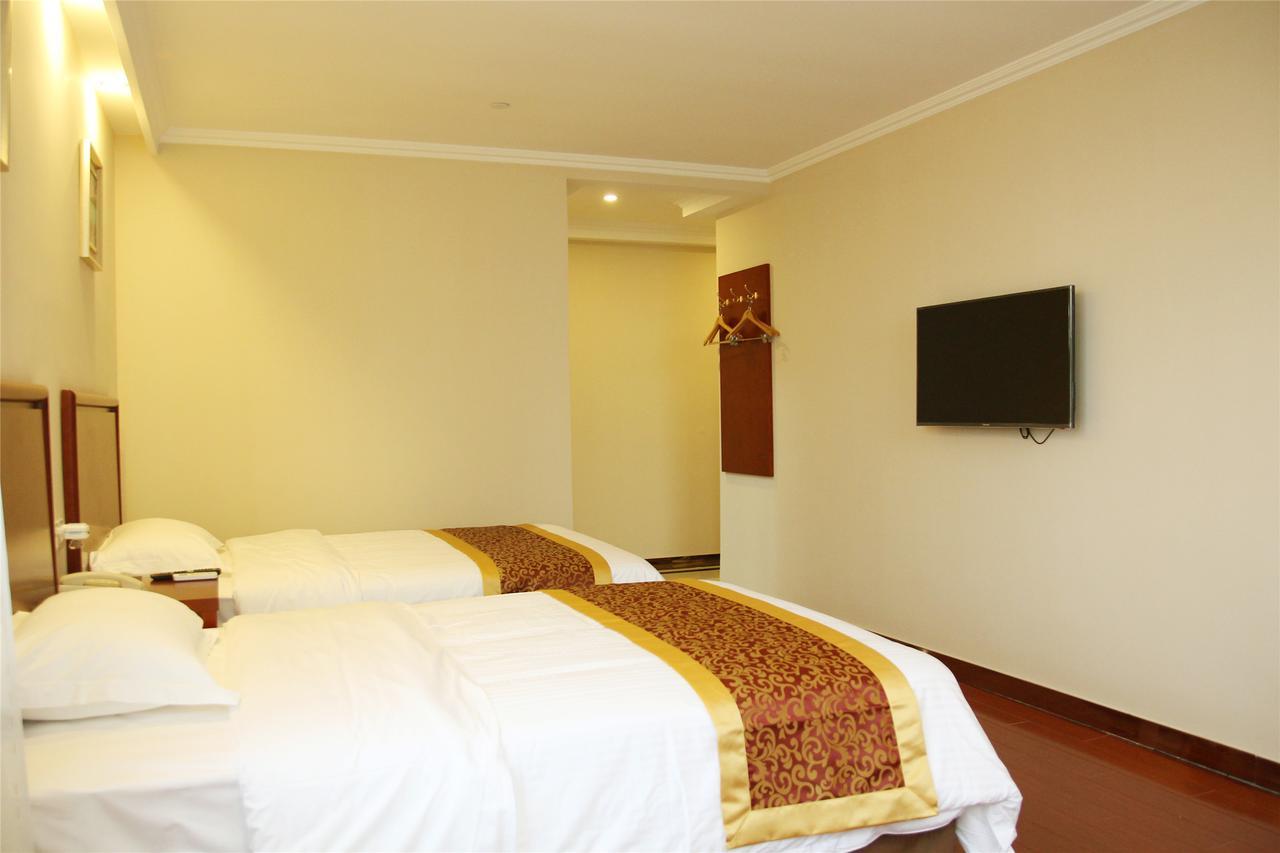 Greentree Alliance Guangxi Hezhou Babu District Lingfeng Square Hotel Exterior photo