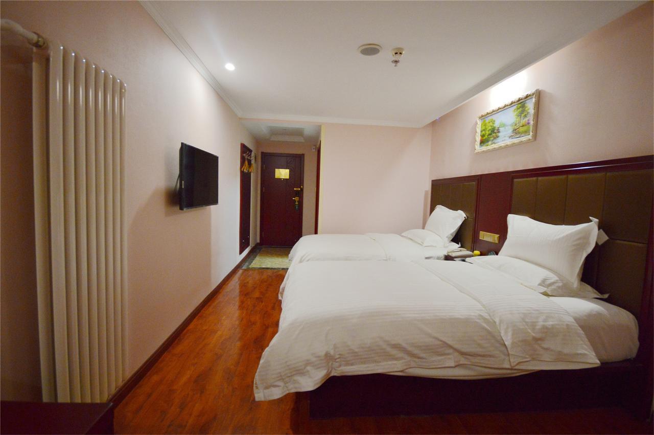 Greentree Alliance Guangxi Hezhou Babu District Lingfeng Square Hotel Exterior photo