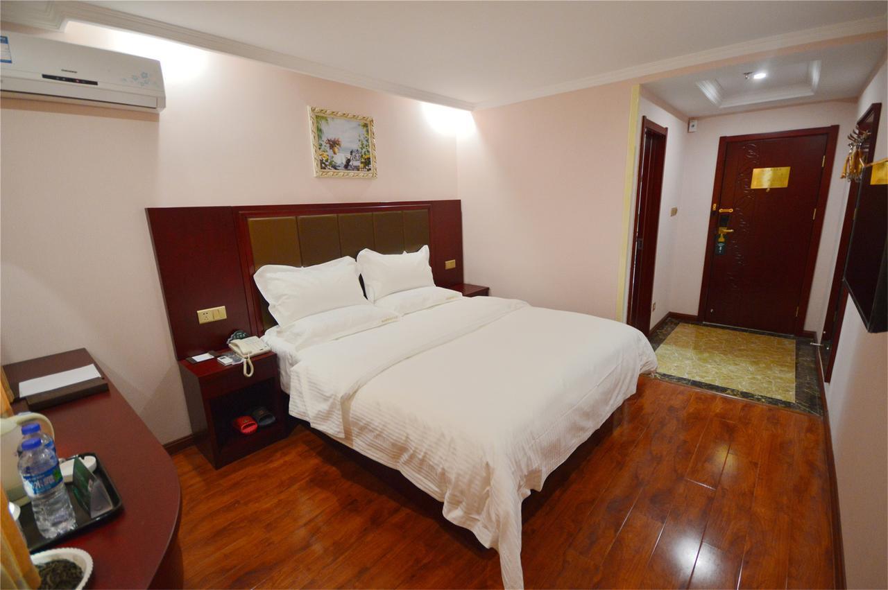 Greentree Alliance Guangxi Hezhou Babu District Lingfeng Square Hotel Exterior photo