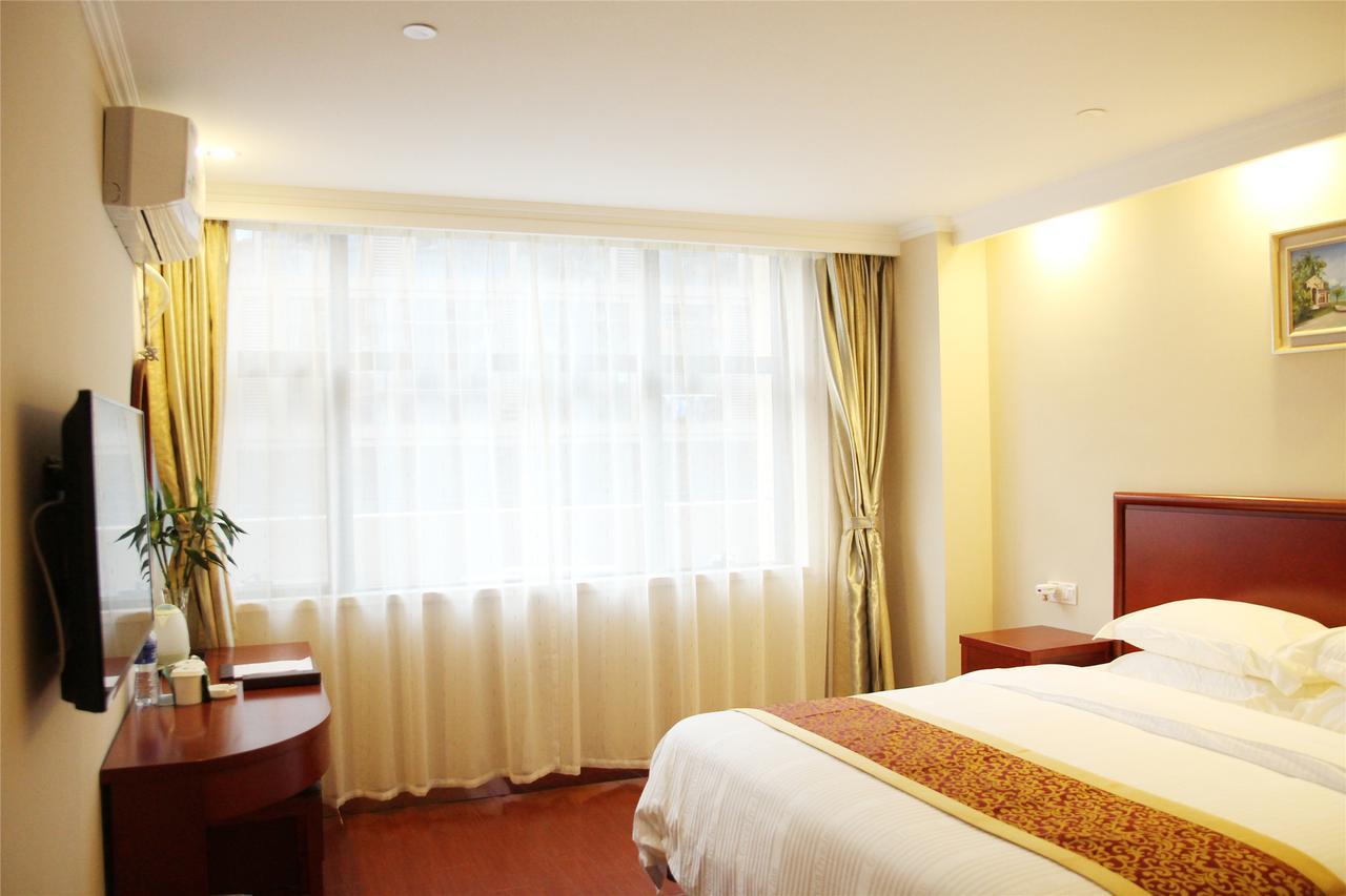 Greentree Alliance Guangxi Hezhou Babu District Lingfeng Square Hotel Exterior photo